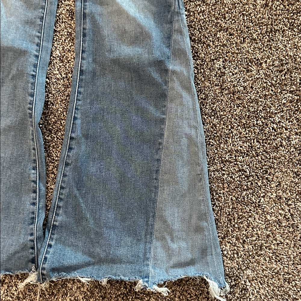 Women’s American Eagle flare jeans - Picture 3 of 3